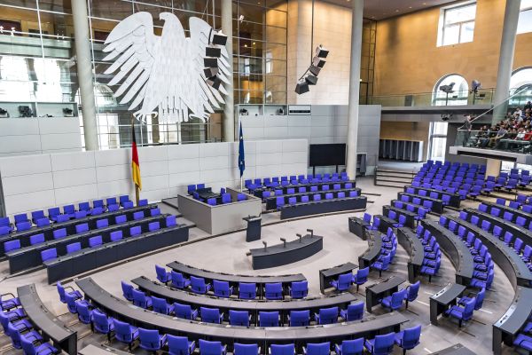 Bundestag berät über die Bedingungen bei der Leiharbeit