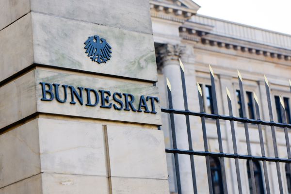 Bundesrats-Fachausschuss rüttelt am Beschäftigungsverbot von Drittstaatlern in Zeitarbeit