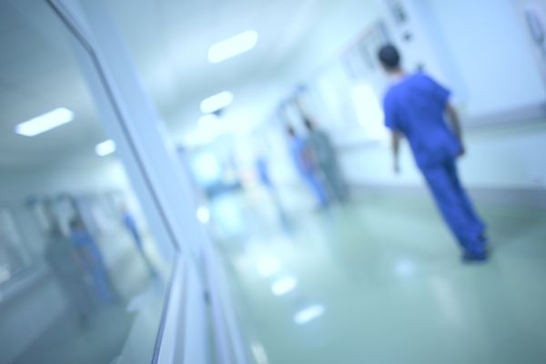 Kliniken in Hessen ringen um bezahlbare Pflege-Leiharbeit