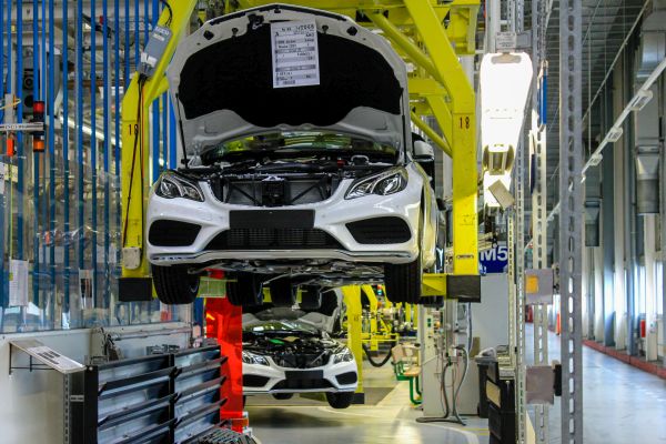 Berichte über deutlichen Zeitarbeits-Abbau bei Mercedes-Benz